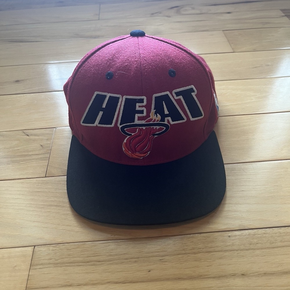 Mitchell & Ness Miami Heat Black Red Flames‎ Snapback Hat CAP BILL HEAT Wool One